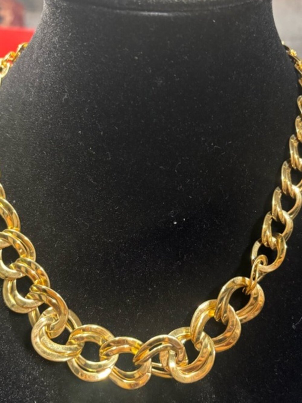 LOT D –pre owned Elegant lightweight Gold Necklace